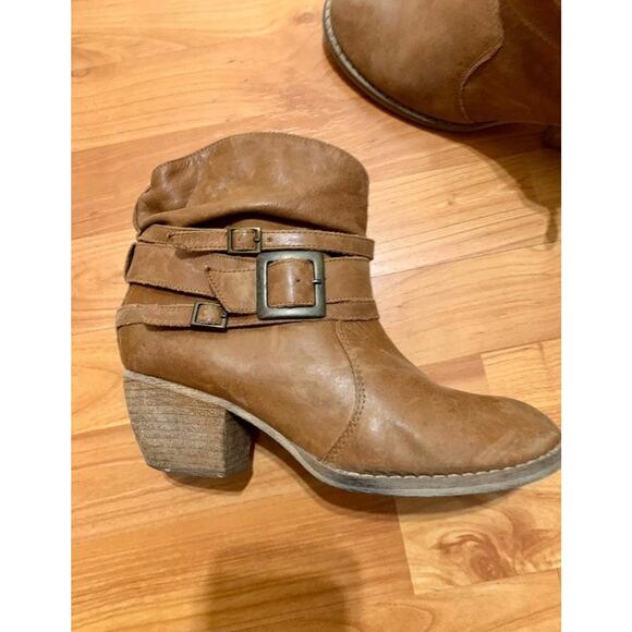 Mia Brown Booties‎ - Picture 1 of 4